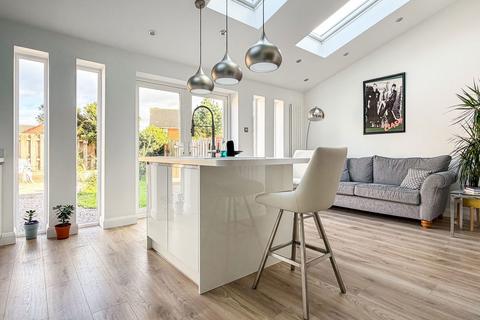 4 bedroom semi-detached house for sale, Burton Road, Cottingham HU16