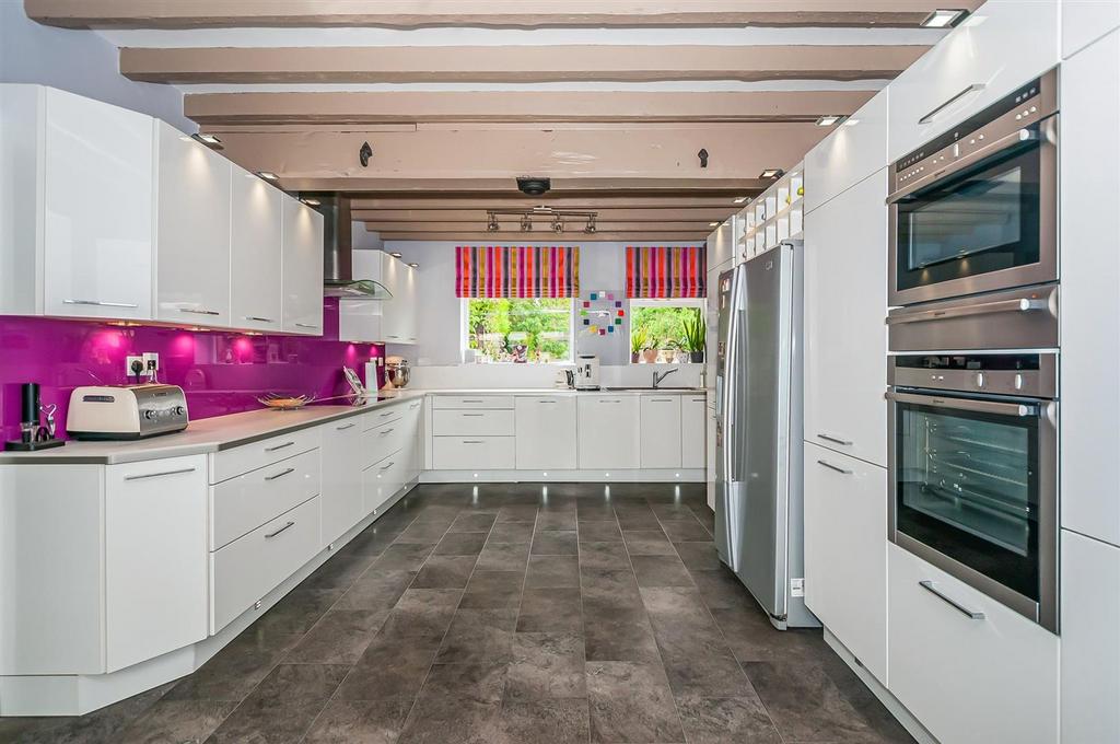 Kitchen/dining/ living room