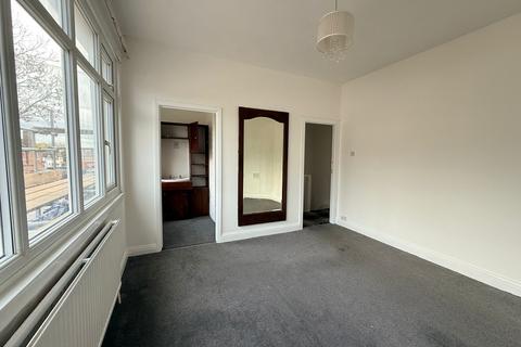 1 bedroom flat to rent, Hainault Road, Romford RM5
