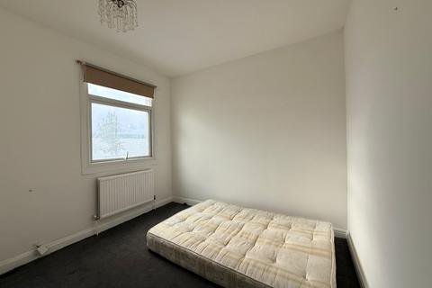 1 bedroom flat to rent, Hainault Road, Romford RM5