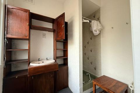 1 bedroom flat to rent, Hainault Road, Romford RM5