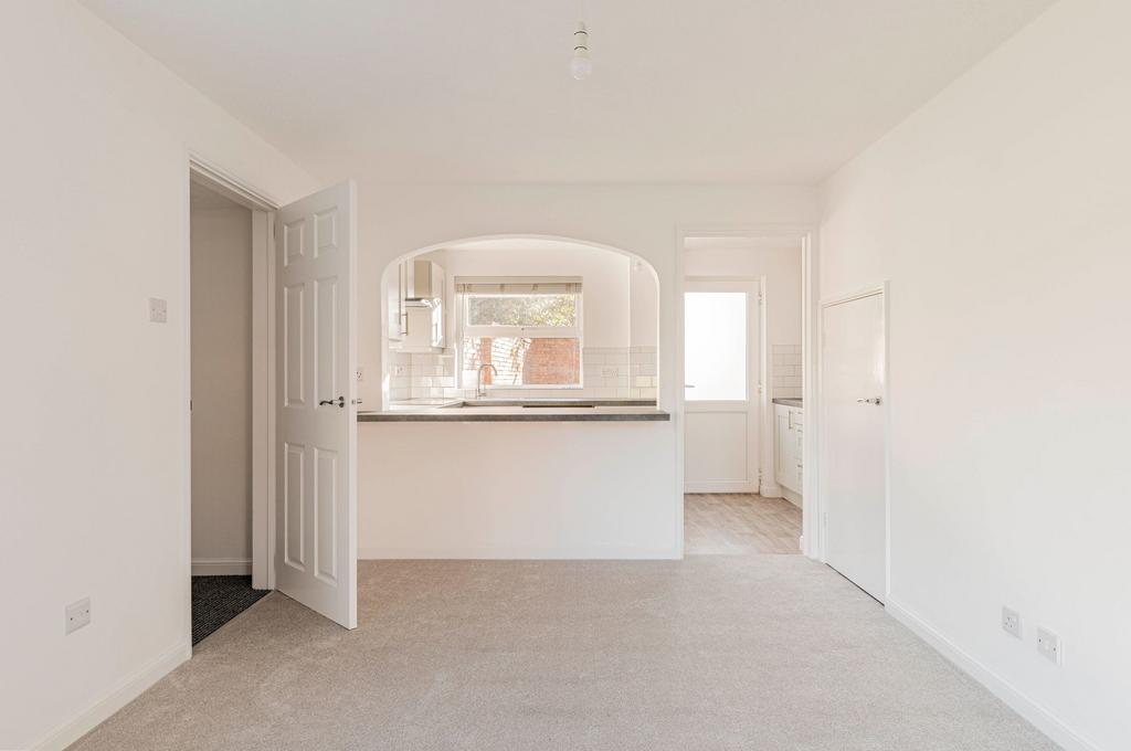 Livng/Dining Room (3)