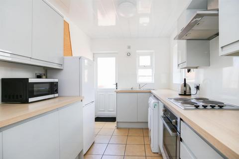 3 bedroom flat to rent, £135pppw - Warwick Street, Heaton, NE2