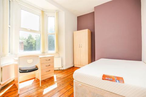3 bedroom flat to rent, £135pppw - Warwick Street, Heaton, NE2