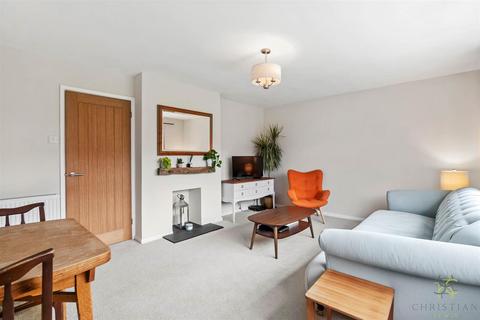 2 Avon Court, Offenham, Evesham, WR11 8RU