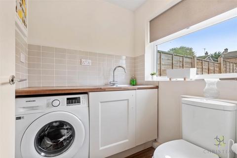 2 Avon Court, Offenham, Evesham, WR11 8RU