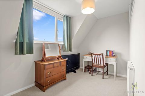 2 Avon Court, Offenham, Evesham, WR11 8RU