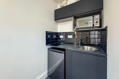 Studio to rent, Layfield Road, London, NW4