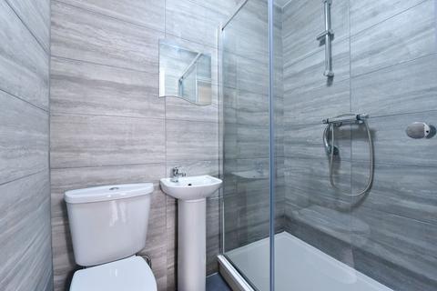 Studio to rent, Layfield Road, London, NW4