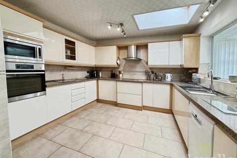 4 bedroom bungalow for sale, Pendine Crescent, North Hykeham LN6