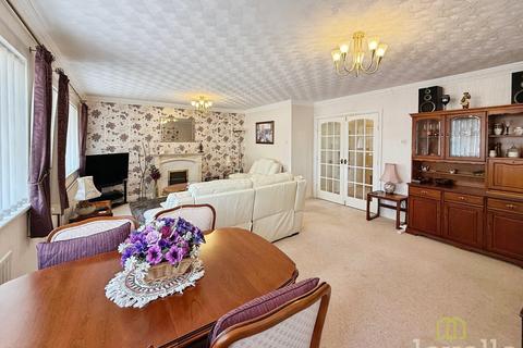 4 bedroom bungalow for sale, Pendine Crescent, North Hykeham LN6