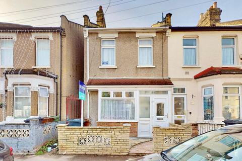 3 bedroom end of terrace house for sale, Faircross Avenue, Barking, IG11