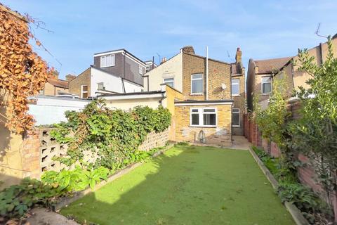 3 bedroom end of terrace house for sale, Faircross Avenue, Barking, IG11