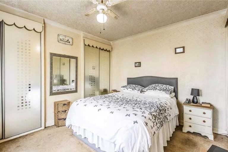 Bedroom.......jpg