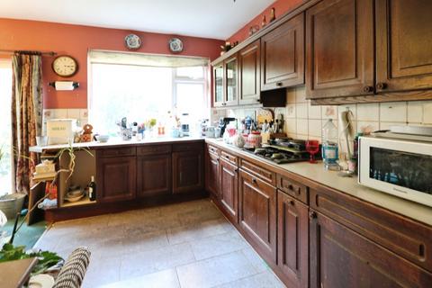 3 bedroom end of terrace house for sale, Ashurst Drive, Ilford IG2
