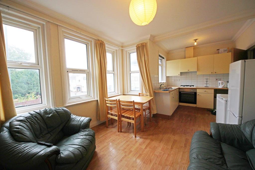 Lounge/Kitchen