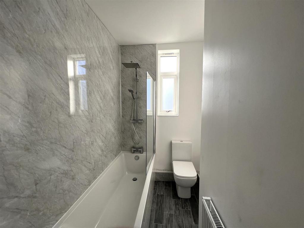 NR 73 Bathroom.JPG