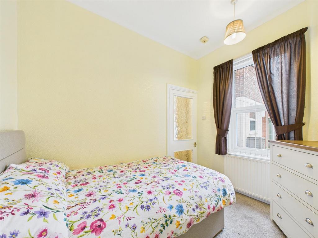 Bed 2.jpg