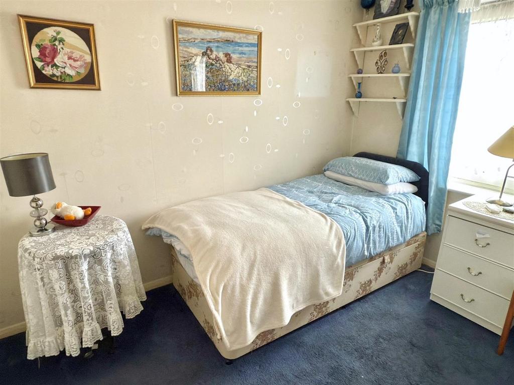 BED 2.jpg
