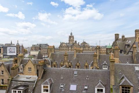 undefined, 233/2 (2f1) High Street, 2 Geddes Entry, Edinburgh, EH1 1PE