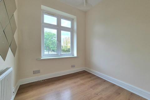 3 bedroom semi-detached house to rent, Uxbridge Road, Southall
