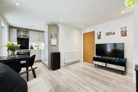 2 bedroom flat for sale, Southend Road, Stanford-Le-Hope, SS17