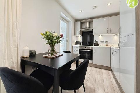 2 bedroom flat for sale, Southend Road, Stanford-Le-Hope, SS17