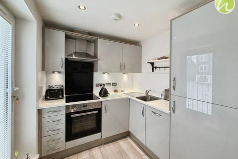 2 bedroom flat for sale, Southend Road, Stanford-Le-Hope, SS17