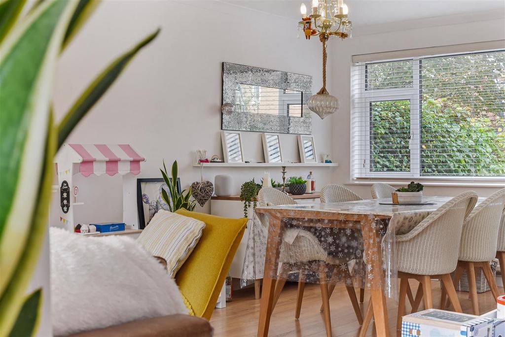 Sitting/Dining Room