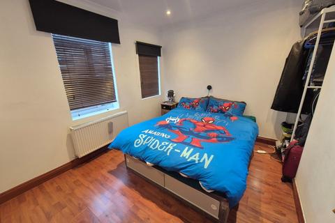 undefined, St. Saviours Crescent, Luton, Bedfordshire, LU1 5HG
