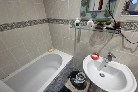undefined, St. Saviours Crescent, Luton, Bedfordshire, LU1 5HG