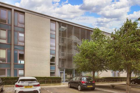 9/6 Saltire Street, Granton, Edinburgh, EH5 1QS