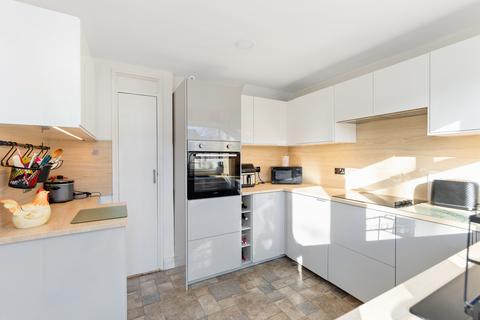 3 Lomond Vale, Penicuik, EH26 8JR