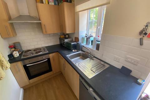 2 bedroom cottage to rent, The Square, Uttoxeter ST14