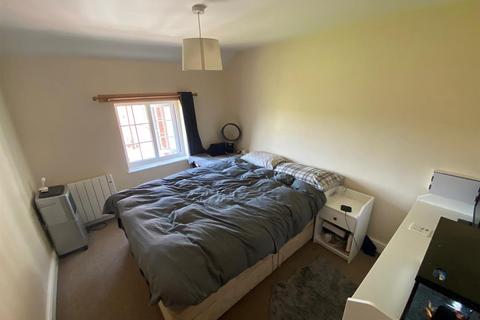 2 bedroom cottage to rent, The Square, Uttoxeter ST14