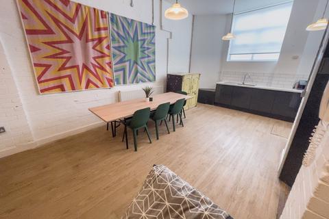 6 bedroom flat to rent, Kempston Street, L3 8HE,