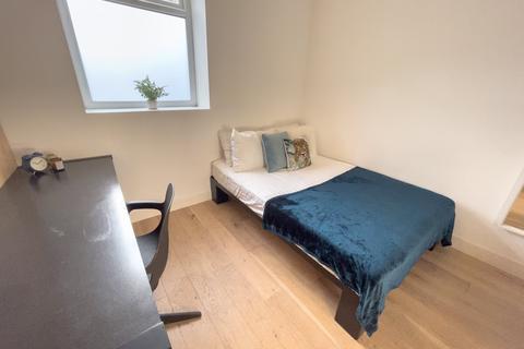 6 bedroom flat to rent, Kempston Street, L3 8HE,