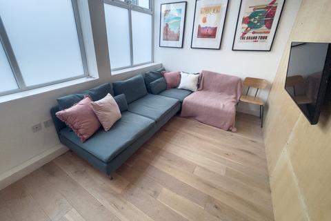 6 bedroom flat to rent, Kempston Street, L3 8HE,