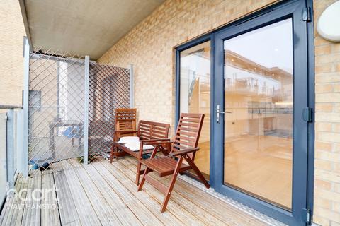 2 bedroom apartment for sale, Thornbury Way, Walthamstow