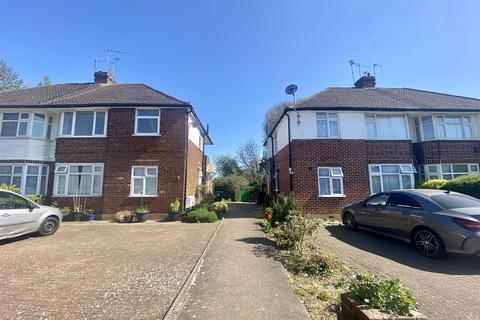 2 bedroom maisonette to rent, Lyndhurst Gardens, Enfield