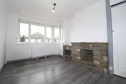 2 bedroom maisonette to rent, Lyndhurst Gardens, Enfield