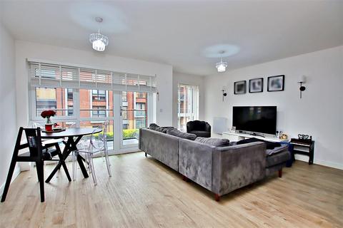 2 bedroom flat for sale, Darwin House,Holmesley Road, Borehamwood