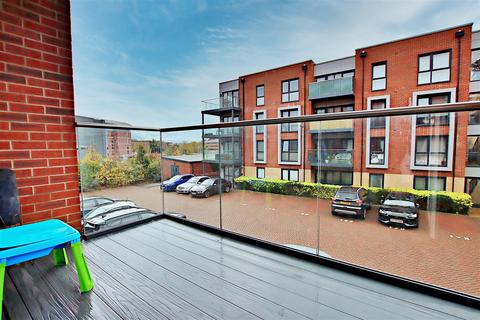 2 bedroom flat for sale, Darwin House,Holmesley Road, Borehamwood