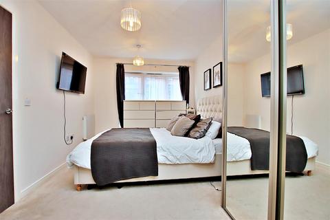 2 bedroom flat for sale, Darwin House,Holmesley Road, Borehamwood