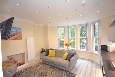 2 bedroom apartment to rent, Flat 4 19 Victoria Road Penarth CF64 3EG