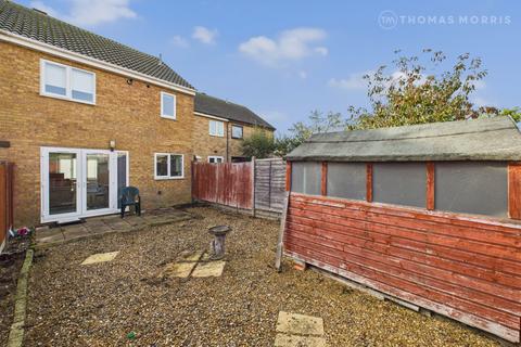3 bedroom terraced house for sale, Honeydon Avenue, St. Neots PE19
