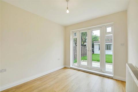 2 bedroom flat to rent, Crowther Avenue, Brentford, TW8