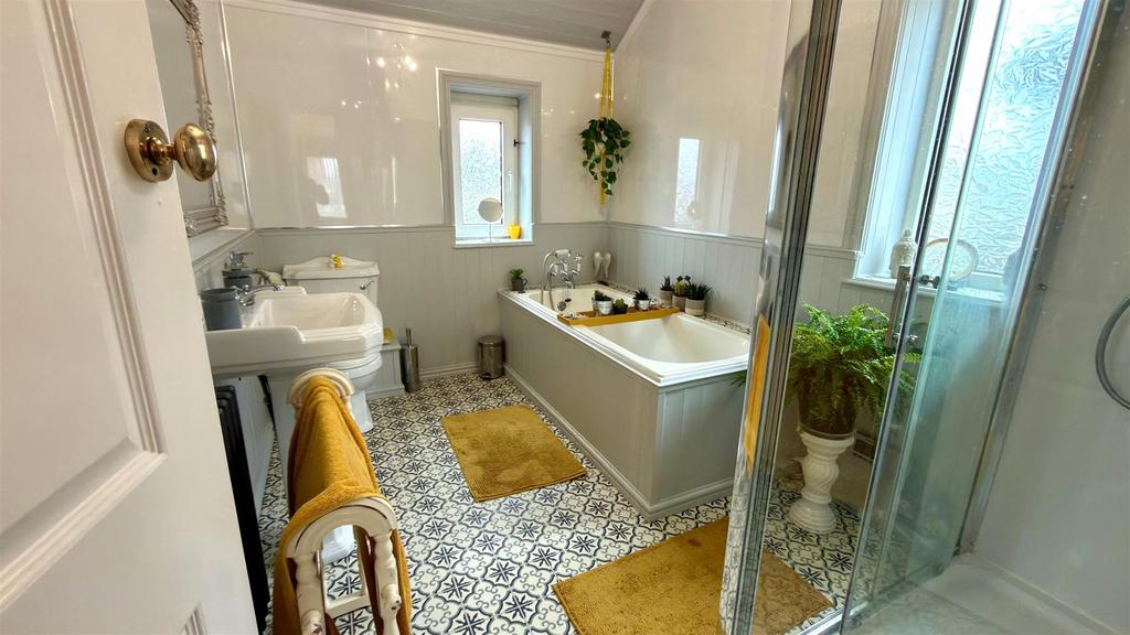 4 piece bathroom