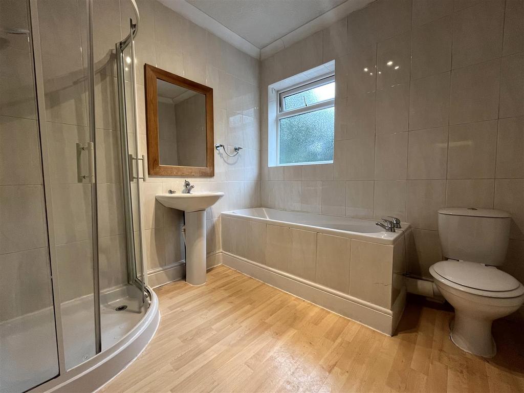 Bathroom (1).JPG