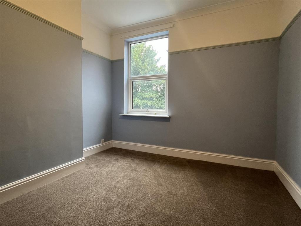 Bedroom 2 (2).JPG